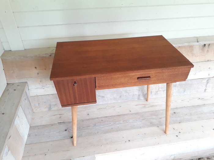 Manufacturer unknown - Teak wooden desk - 60s