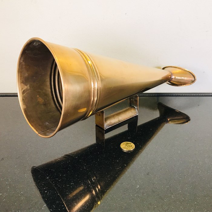 Très beau mégaphone en laiton antique - 37 cm de long - Cuivre