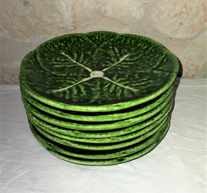 Bordallo Pinheiro - 盤子-8個白菜形狀的一套 - 瓷器