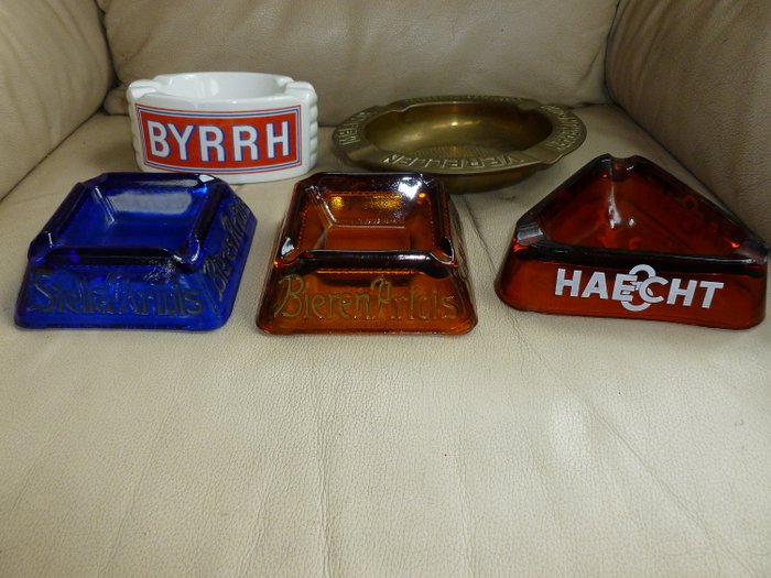 lot of 5 fairly rare ashtrays, from the 1950s. - Ceramic, Copper, Glass