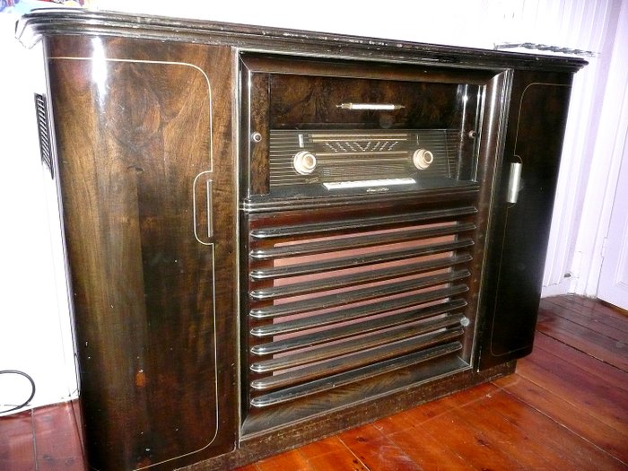 Kuba - Frumoasa musickabinet cu radio, a lăsat un compartiment pentru lp-records și dreapta un bar (1) - Lugano Nordmende Fidelio 57