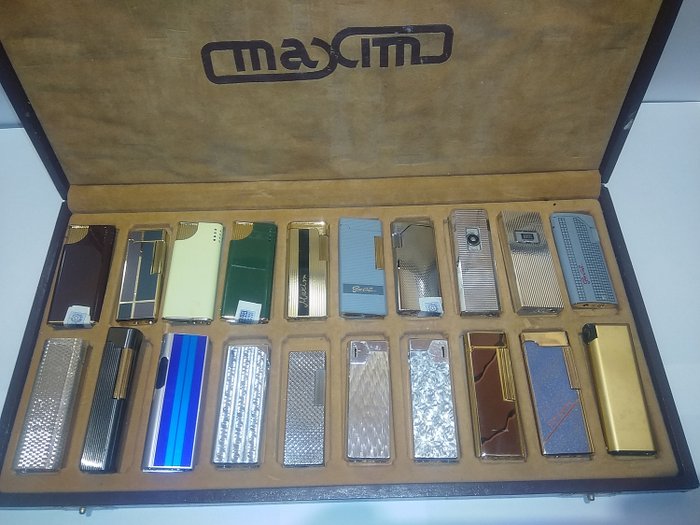 Maxim, Maruman, Ronson, Pier Cardin, Tanta. Hadson - Pocket lighter - Group of 20