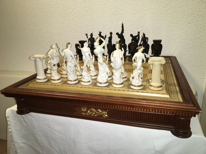 Franklin Mint Chess set of the Gods - Gold, Porcelain