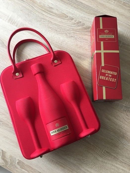 Piper Heidsieck in presentation carry case with two glasses - Champagne Brut - 2 Flessen (0.75 liter)