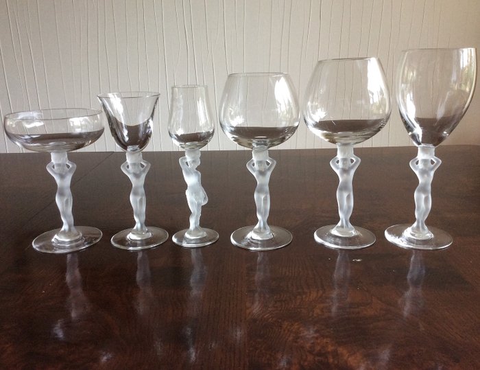 Royal Manufacturer of Crystal Bayel - Various glasses with a matte glass stem "Female Nude and Bacchus" (6) - Kristalli