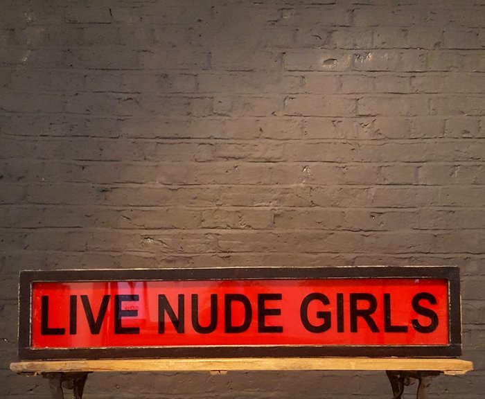 'Oplyste live nude piger Sign (1) - Træ