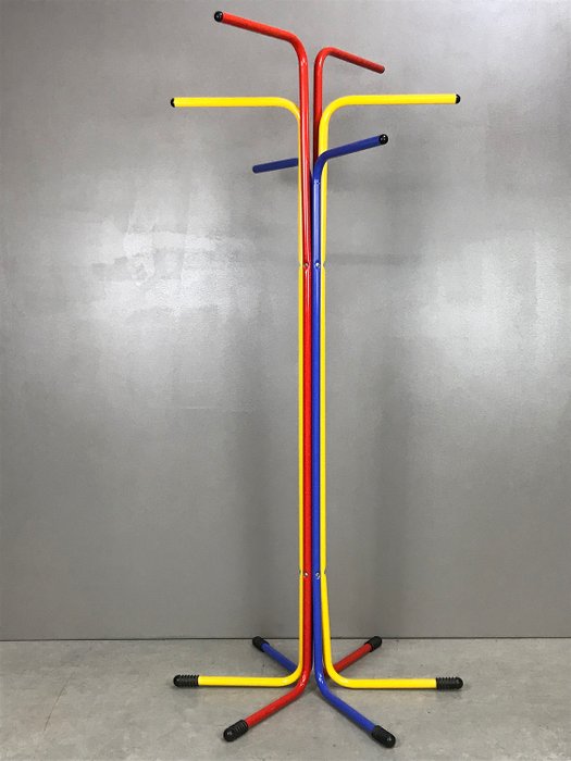 Ikea - Perchero, en los colores primarios rojo - amarillo - azul