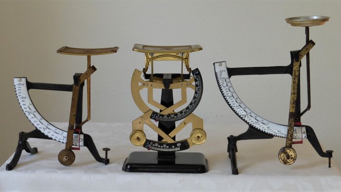 Balance or scale, 3 Large antique quadrant or pendulum letter scales - Cast iron - Copper - Enamel - First half 20th century