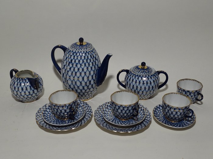 Lomonosov Russisches Porzellan  - Lomonosov - Tulip 'Cobalt Net' Coffee set (12) - Art Nouveau