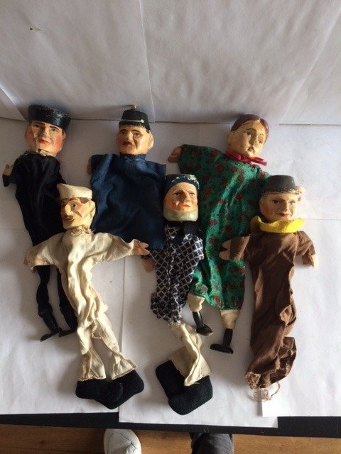 6 old wooden dolls dolls - Wood