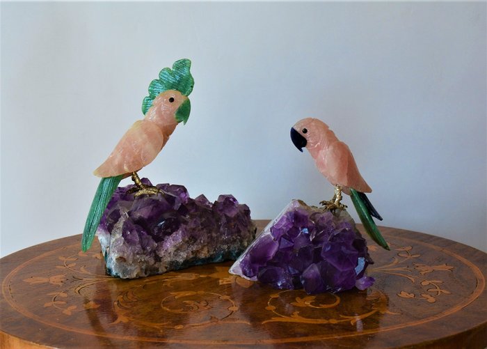  2 Brazilian hand carved Gemstone Bird sculptures on Amethyst base (2) - amethyst, rose quartz, other semi precious stones