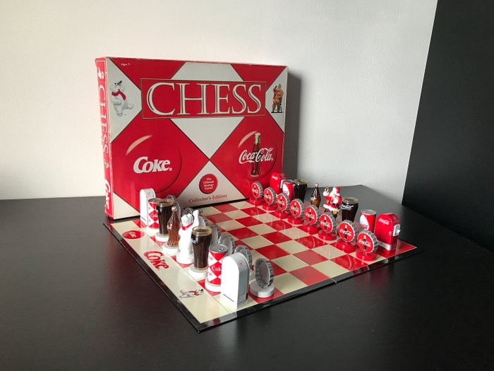 Set di scacchi di Coca Cola - Scacchi - Bellissimo oggetto da collezione (1) - Cartone, Plastica