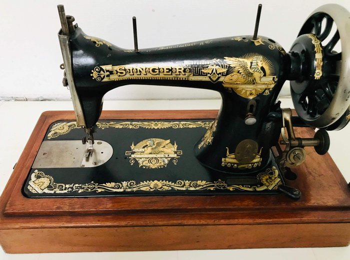 Singer 25K (Sphinx) - Sewing Machine, 1905 - Iron (cast/wrought), Wood