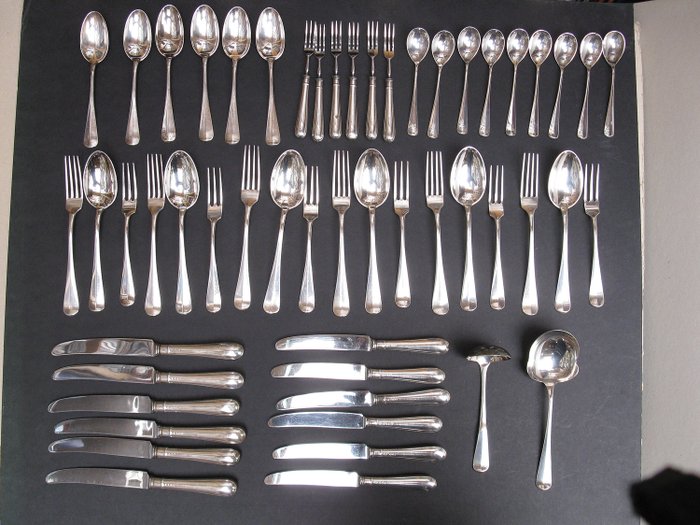 Um conjunto de talheres de prata de 53 peças, Van Kempen & Begeer em Voorschoten, Holanda, 1966 a 1968 - 835/1000 - Holanda - Segunda metade do século XX
