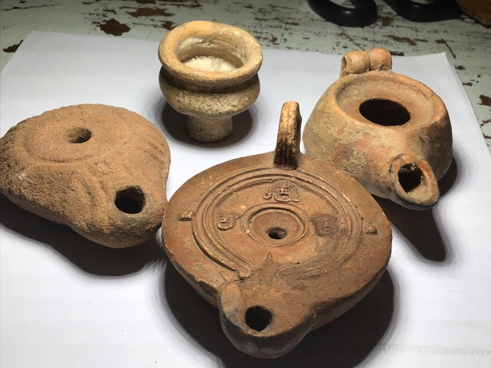 Ancient Roman Terracotta Four - Roman artifacts - 3 x oil lamp 1x ointment pot - 4×7×9 cm - (4)
