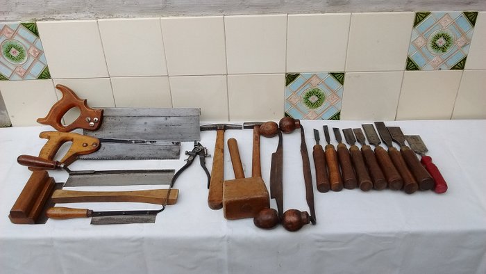 Peugeot - Nooitgedacht - Goldenberg, e.a. - Wood chisels - various saws - planers - hammers - tongs - wooden hammer - (21) - Steel, Wood