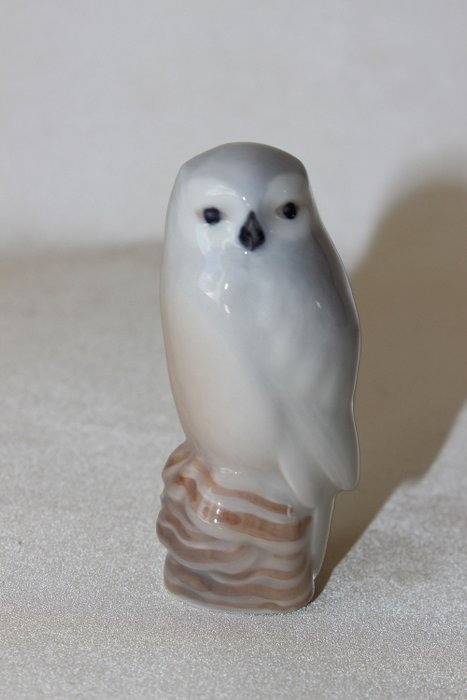 Theodor Madsen  - Royal Copenhagen - image of an owl (1) - Porcelain