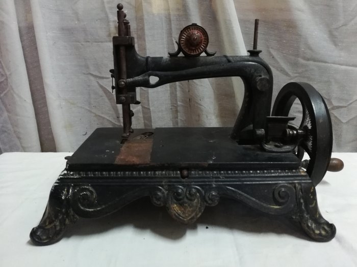 Bremer & Bruckmann - Original Brunonia - Uma máquina de costura manual, ca.1880 - Ferro (fundido / forjado)