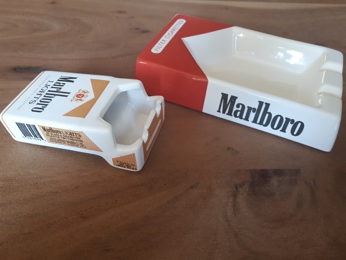 Marlboro - Collectors item 2 Marlboro ashtrays (2) - Ceramic, Porcelain