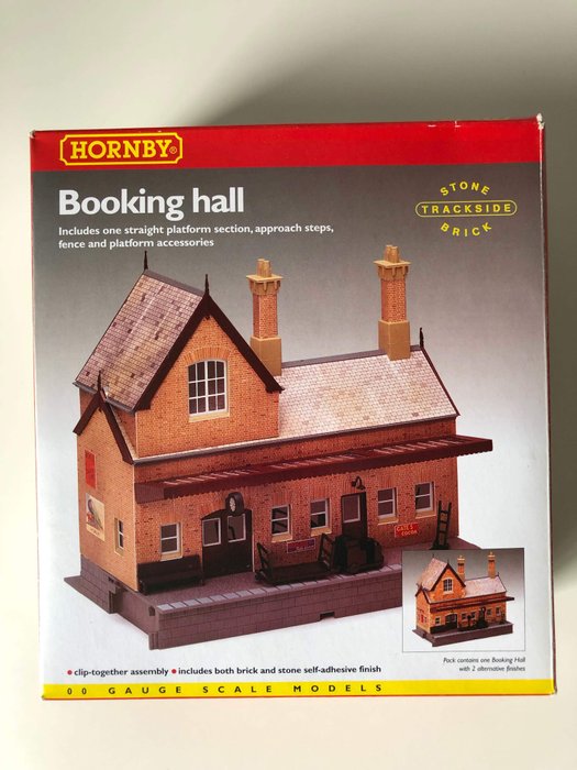 Hornby R8007 OO Gauge Booking Hall