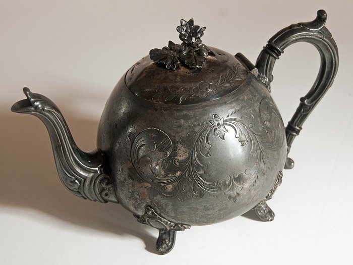 William Roberts, Sheffield (1858-1872)  - Teapot - Electroplate silver