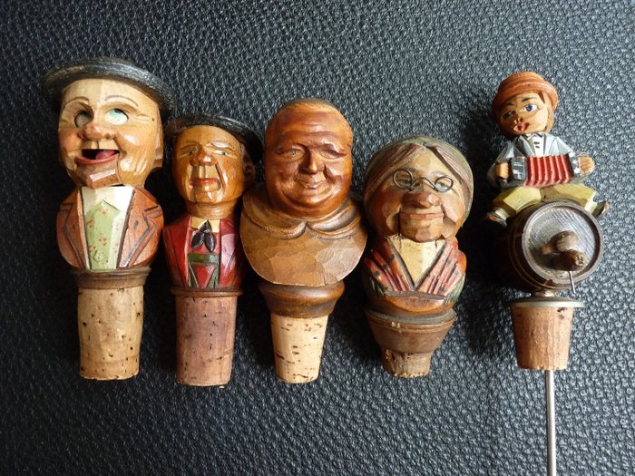 Five vintage mechanical hand carved wooden wine bottle stoppers (5) - Wood