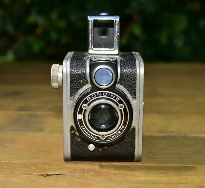 Ferrania Ferrania Italy Rondine Vintage Camera Black Linear 7.5 lens 