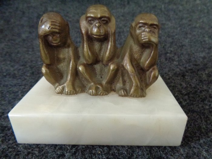 E.G. Zimmermann Hanau D. - 3 brązowe małpy na marmurowej podstawie - Brązowy, Marmur