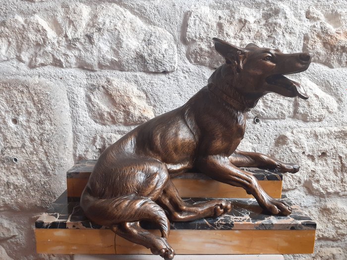 Louis Albert Carvin (1875-1951) - Escultura Animal "Cão Pastor" - Arte déco - Fonte d'Art um bronze pátina / Portor de mármore - ca. 1920/1930