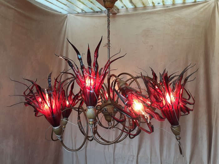 Rob Leben Design " Queens Gallery "  - "10 Light-Dutch" Red Tulip "Lamp - metal / acrylic