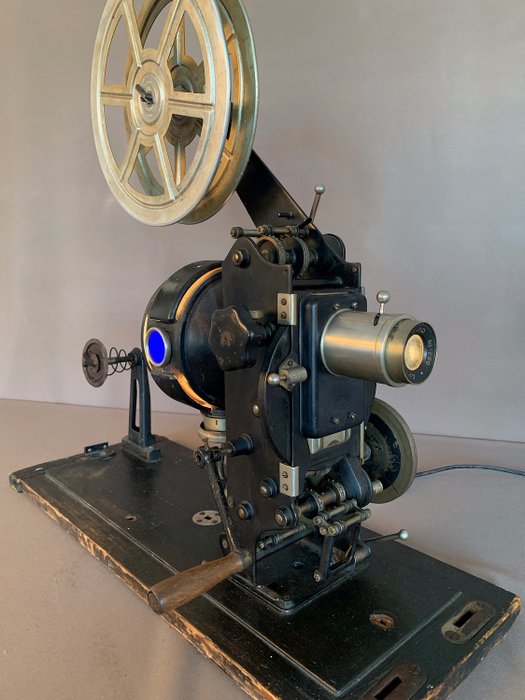 Optica Optica 35mm filmprojector (Bing) circa 1920