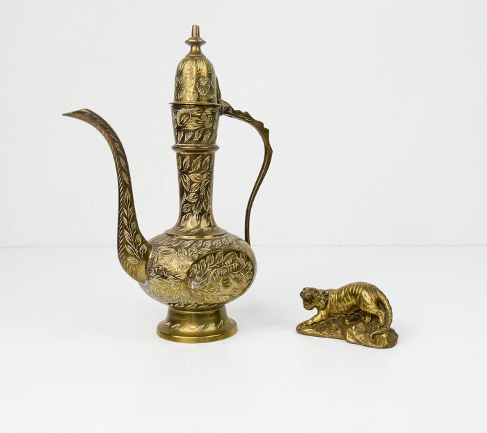 Bule de chá árabe e Statueta Tigre (2) - Latão dourado