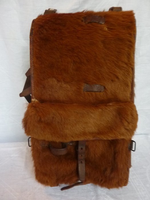 Switzerland - Swiss Army backpack / Schweizer Armee Tornister made of goat skin, leather, linen, wood, iron - 1934