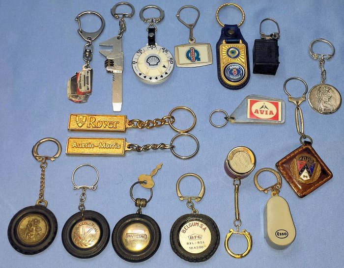 Vintage nøkkelringer fra - o.a. ESSO - Shell - Volvo - Rover - Austin - Ford - Varta - 1960-1970