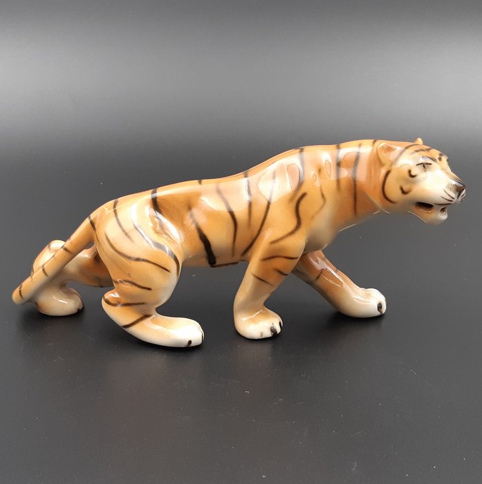 Royal Dux - El Tigre - Porcelana