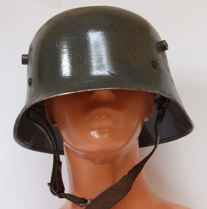 Alemanha - WW1 alemão M1918 capacete original com forro não original, chinstrap original, cor não é - 1918