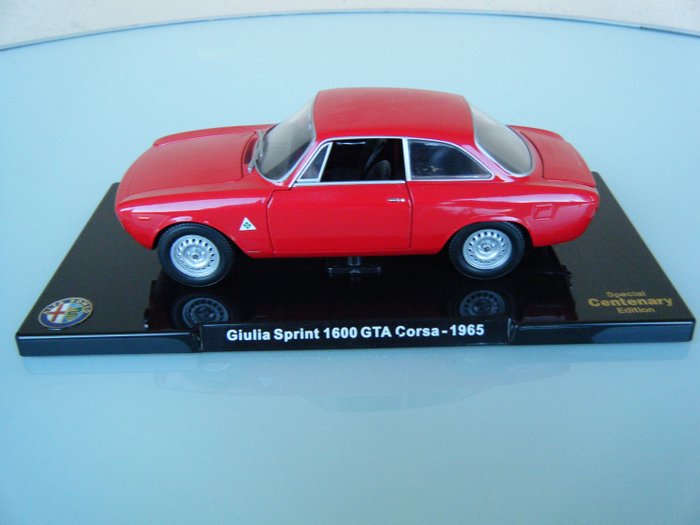 Léo Models - 1:24 - Alfa Roméo 1600 GTA Corsa - 1965 - Edición especial centenaria de la marca