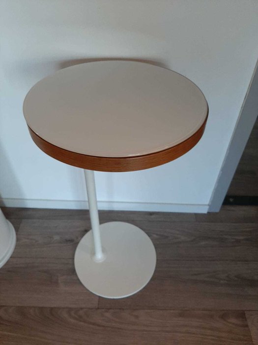 Ikea - 設計邊桌