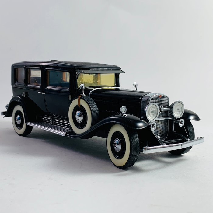 Franklin Mint - Cadillac V16 Imperial Sedan Al Capone de 1930 em escala 1:24 - Carro gangster feito de materiais de alta qualidade