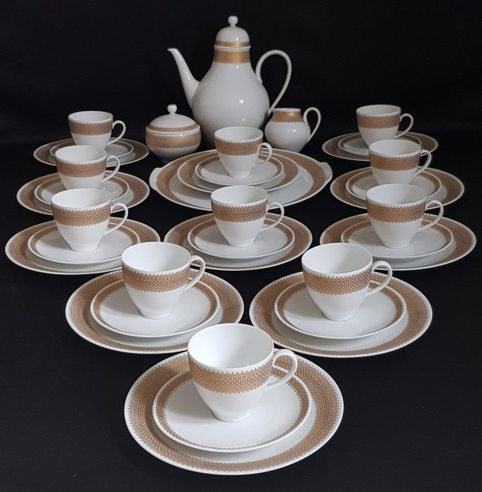 Hutschenreuther Selb, Design 'CHARMANT' - Beautiful Goldrand Coffee / Cake Sercive for 11 people (37) - Fine thin porcelain
