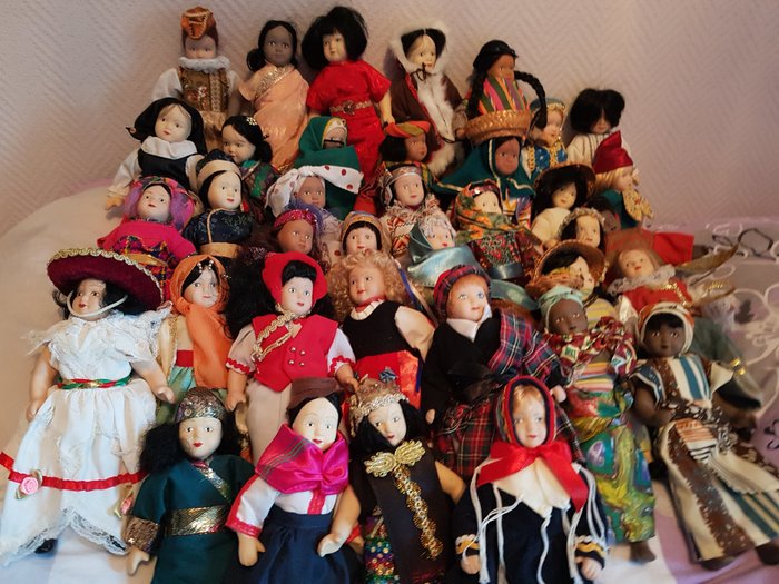 collection atlas - poupées du mondes - porslin dockor - Frankrike