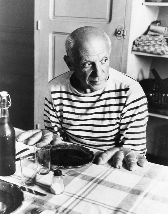 Robert Doisneau (1912/1994) / Witkin Gallery  - Pablo Picasso, with bread hands, 1952