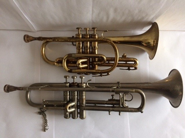 Twee oude trompetten, A.R. Hüttl regd Western germany, Oude Olds Ambassador Fullerton Calif. - Messing