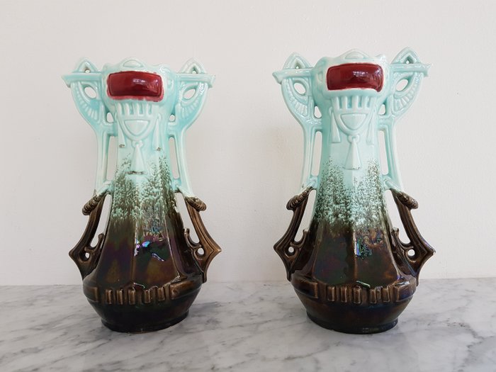 R. M. Krause - A pair of majolica vases