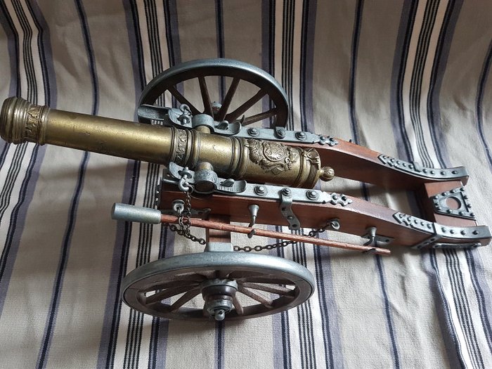 路易斯安那大炮 (1) - 木, 铁（铸／锻）, 铜绿青铜