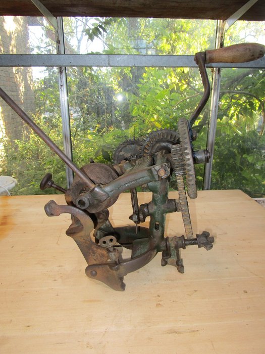International Harvester Chicago - Antike Schleifmaschine - hand crank grinder sickle blade sharpener - Gusseisen, Stahl