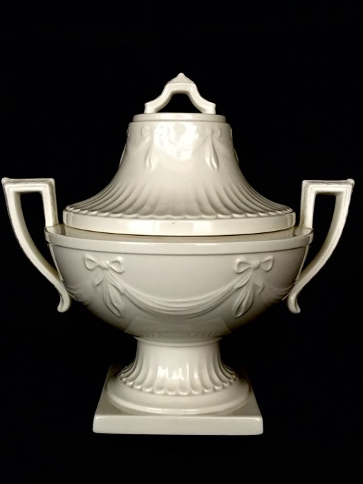 精美禮品盒中的唯寶（Villeroy＆Boch）Bonbonnière/陶罐“ JOSEPHINE BLANC”， - 1787年原始陶罐的複製品