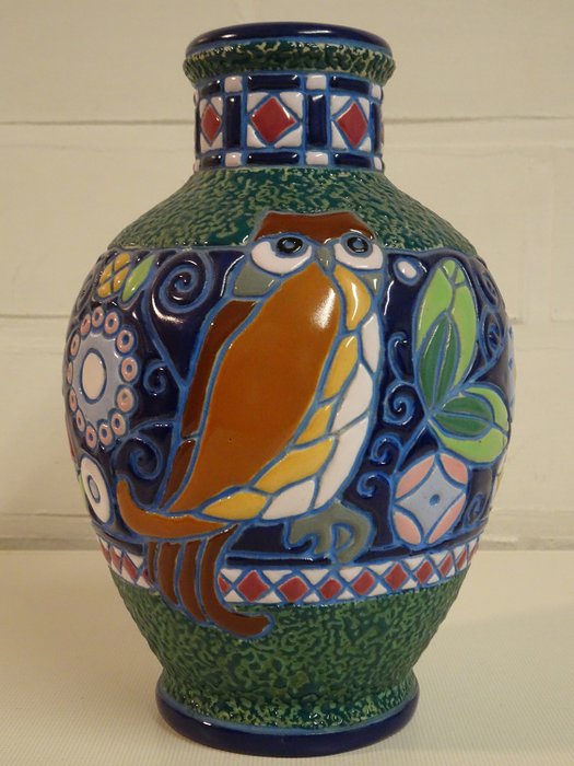 Amphora - Art deco vase med emalje dekor av en ugle