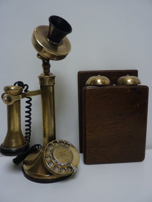 Centenary of the telephone - Retro Kerzenhalter Telefon-Modell der 1920er Jahre - Metall / Messing / Bakelit