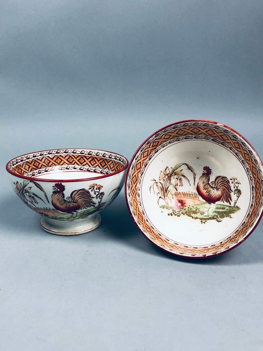 A pair of two antique SPHINX PETRUS REGOUT MAASTRICHT   bowls haan cockerels - Earthenware